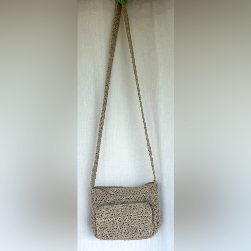 Carlo D’Santi weaved bag, on trend for Spring & Summer styles! Taupe